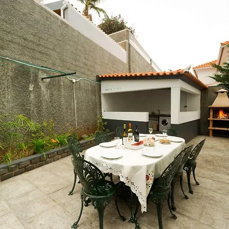 Charming Apartments In Funchal - Sao Goncalo Ferienhaus *